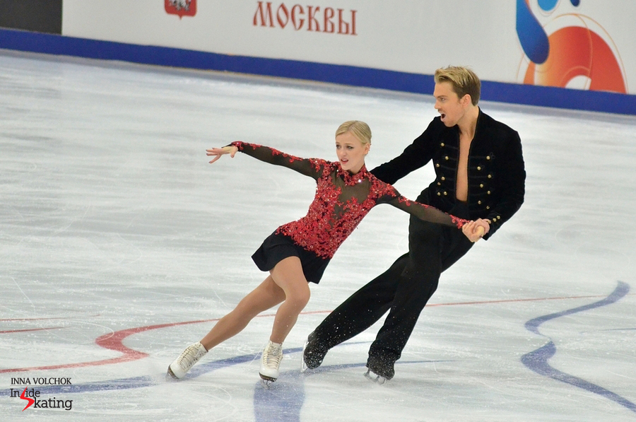 Penny Coomes and Nicholas Buckland skating their short dance in Moscow