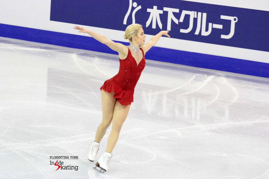 Given her sixth place after the short program, Ashley opened the ladies' free skate in Barcelona - and, as she stated later in the mixed zone, she was calm during the performance: "The great thing about being last is that it doesn't get any worse"... 