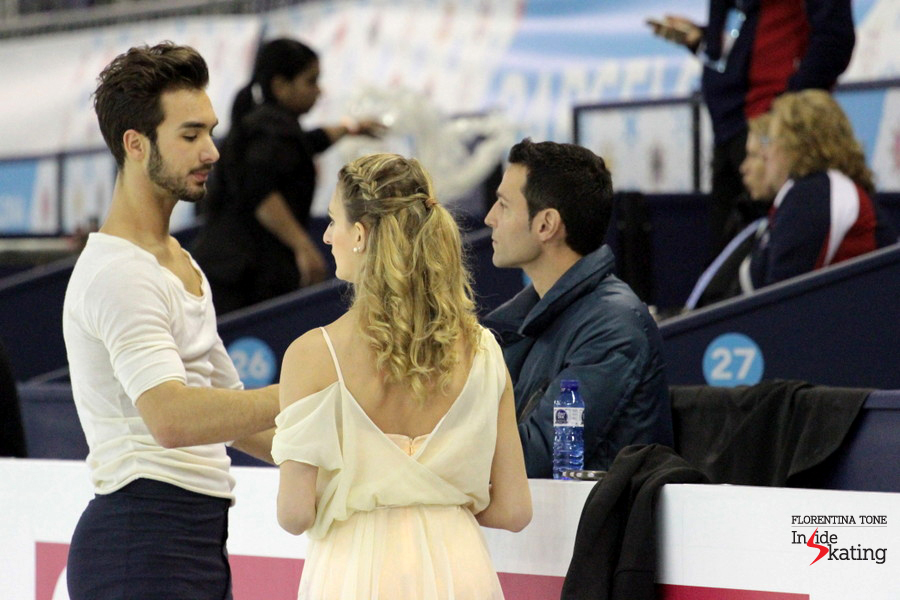 Gabriella and Guillaume, alongside coach Romain Haguenauer, in Barcelona, during practice