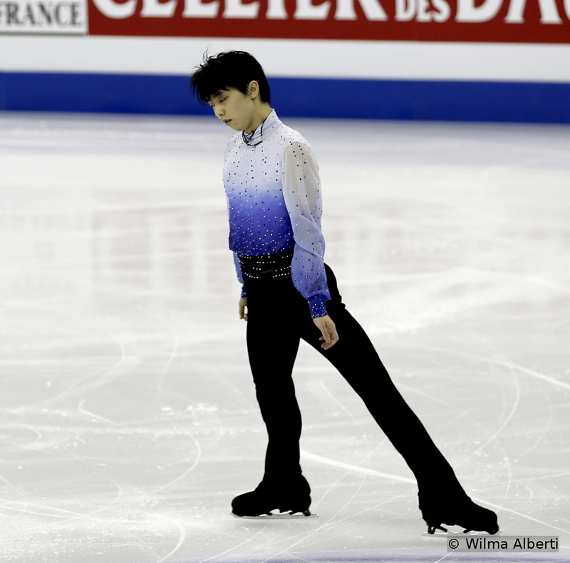 I’ll tell you the truth: I love this photo – one of the reasons being it illustrates so very convincingly the wonderful qualities of this short program, maybe the best short program Yuzuru Hanyu has had so far. The calmness, the serenity, they’re all there – it is as if Chopin’s ballade has found in Yuzuru one of its best interpreters. One thing is sure: this jewel of a program, choreographed by Jeffrey Buttle, put Yuzuru Hanyu into a brand new perspective and showed how much he matured after Sochi. And with these new aces up his sleeve – softness, sensitivity, abandonment to music – it seems that only sky is the limit for the 20-year-old Yuzuru. 