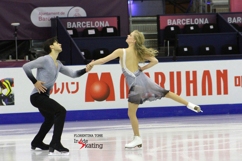 Kaitlyn Weaver and Andrew Poje, with their (presumably) new costumes for the free dance. Will they wear them? We will see that tomorrow, on December 12.