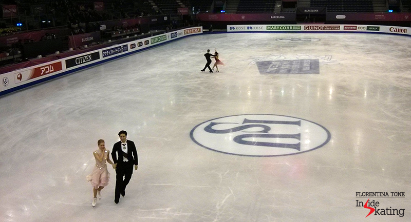 Photo no. 1 in CCIB arena, taken with the phone (as many other in this recap); though blurry and fuzzy, you can still see the sparkles on Kaitlyn's dress. Plus: being the first picture taken at 2015 GPF, it encapsulates all my enthusiasm...