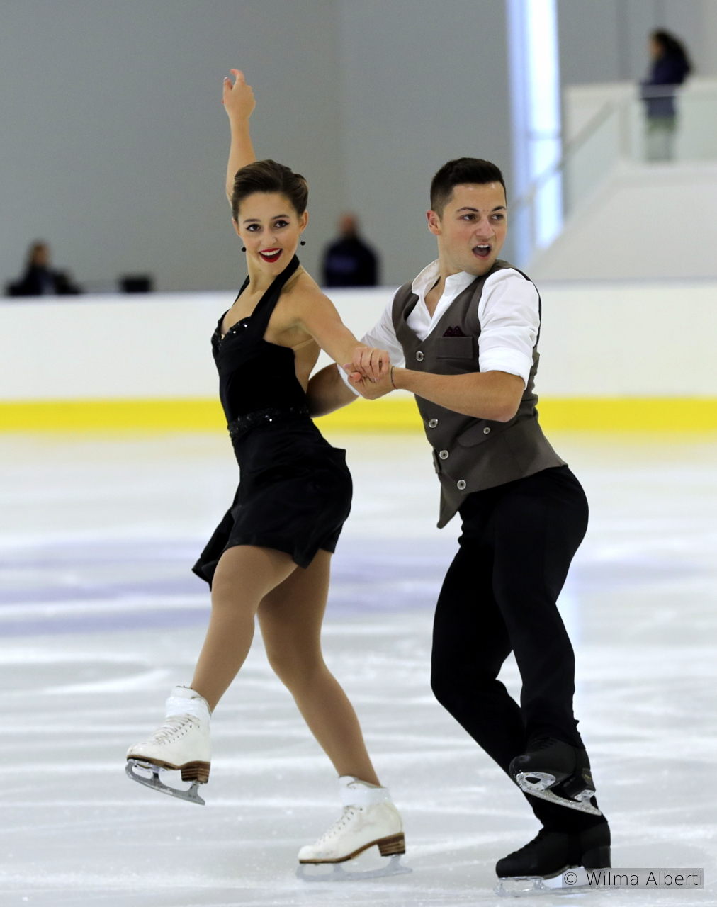 Great Britain’s Lilah Fear and Lewis Gibson are skating to Blues („Save My Soul”) and Swing („Diga, Diga, Do”) in their SD