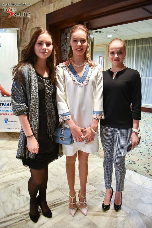Angelina Kuchvalska and Goda Butkutė surrounding a very elegant Anna Pogorilaya
