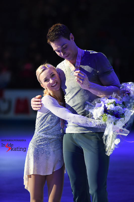 Aliona and Bruno posing for the photographers at 2017 Worlds